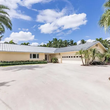 Sunny Waterfront Home By West Palm With Hot Tub!